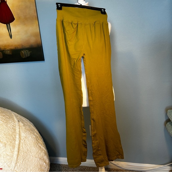 Free People FP MOVEMENT Good Karma Flare Leggings Yoga Pants in Army Green M/L - Picture 4 of 7